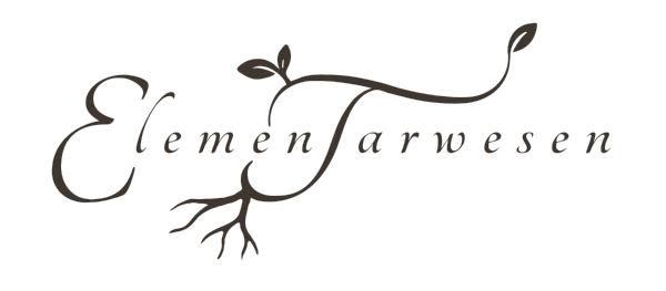 Logo von elementarwesen-arts.de - Handgeschnitzte Holzanhänger und spiritueller Schmuck inspiriert von Natur und Wandel.