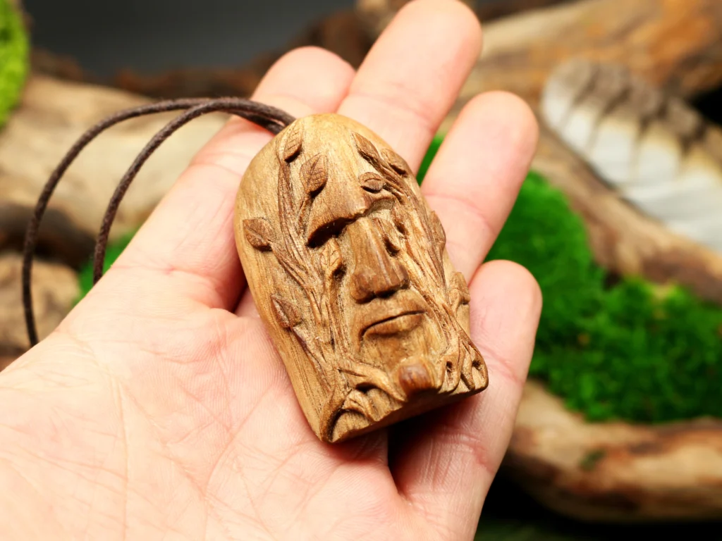 Waldgeist Holzgesicht • Talisman Kette aus Holz • Grüner Mann als Naturschmuck • Glücksbringer für Männer • Geschenk für Naturverbundene