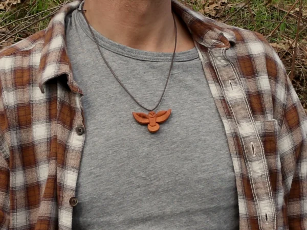 Handgeschnitzte Eule Krafttier Holzanhänger • individueller Holzschmuck Eule als Krafttier Amulett und schamanische Kette