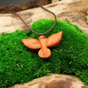 Handgeschnitzte Eule Krafttier Holzanhänger • individueller Holzschmuck Eule als Krafttier Amulett und schamanische Kette – Bild 3