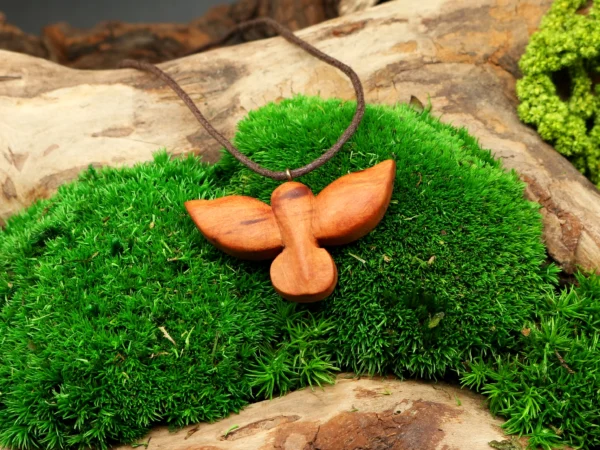 Handgeschnitzte Eule Krafttier Holzanhänger • individueller Holzschmuck Eule als Krafttier Amulett und schamanische Kette
