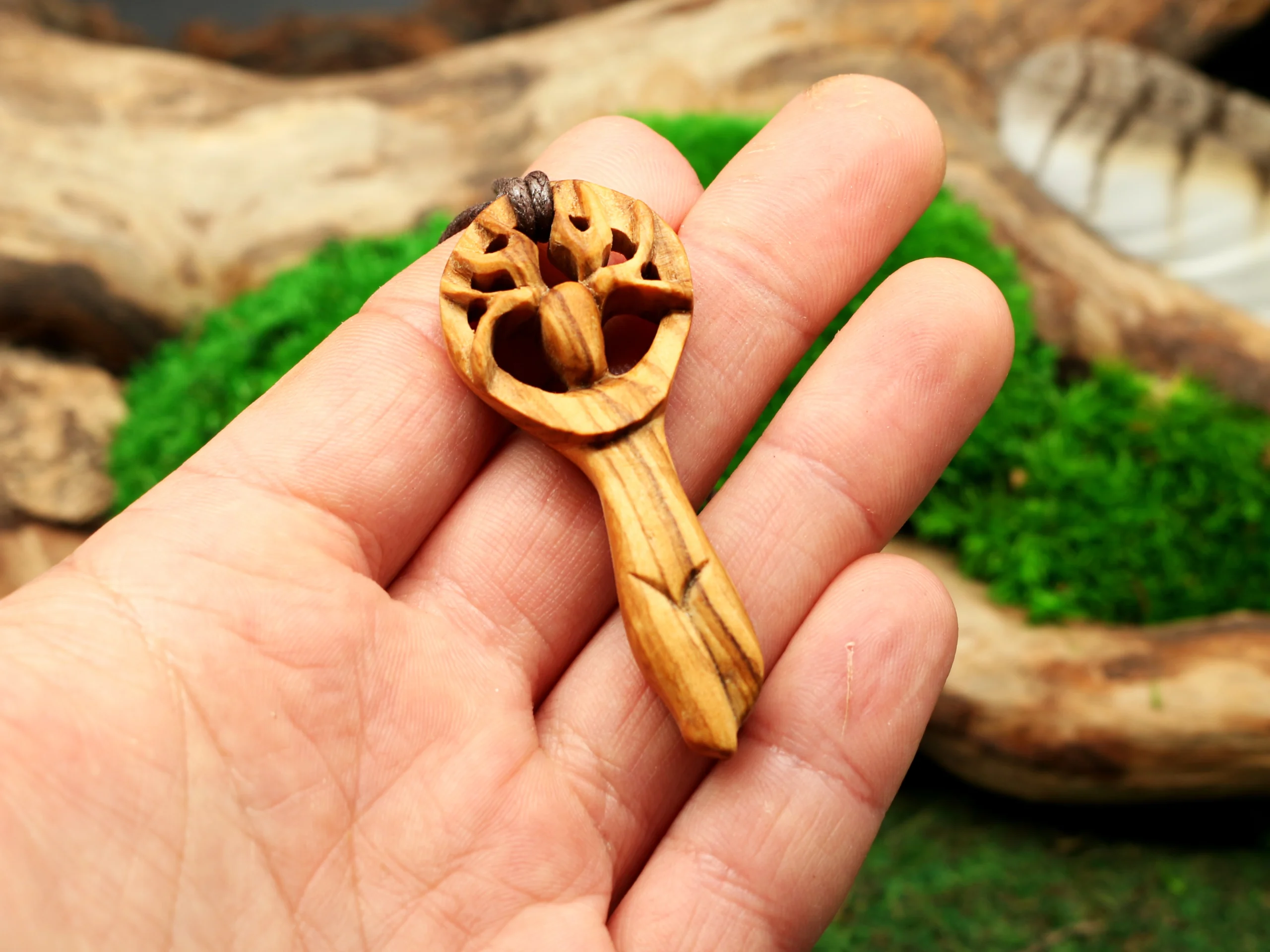 Geschnitzter Cernunnos aus Olivenholz • Talisman & Holzschmuck für Männer – Bild 1