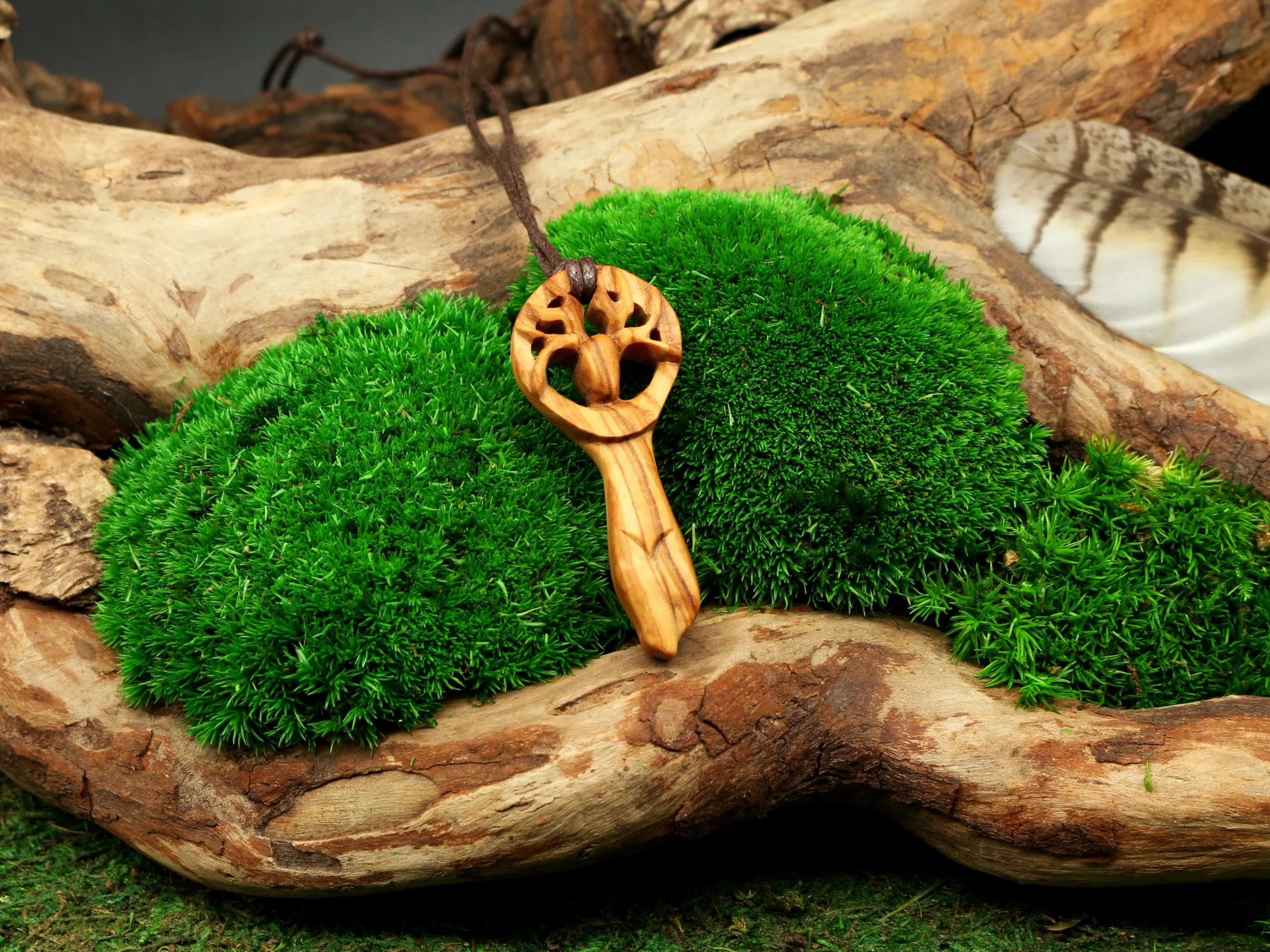 Geschnitzter Cernunnos aus Olivenholz • Talisman & Holzschmuck für Männer – Bild 2
