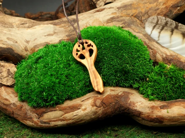 Geschnitzter Cernunnos aus Olivenholz • Talisman & Holzschmuck für Männer