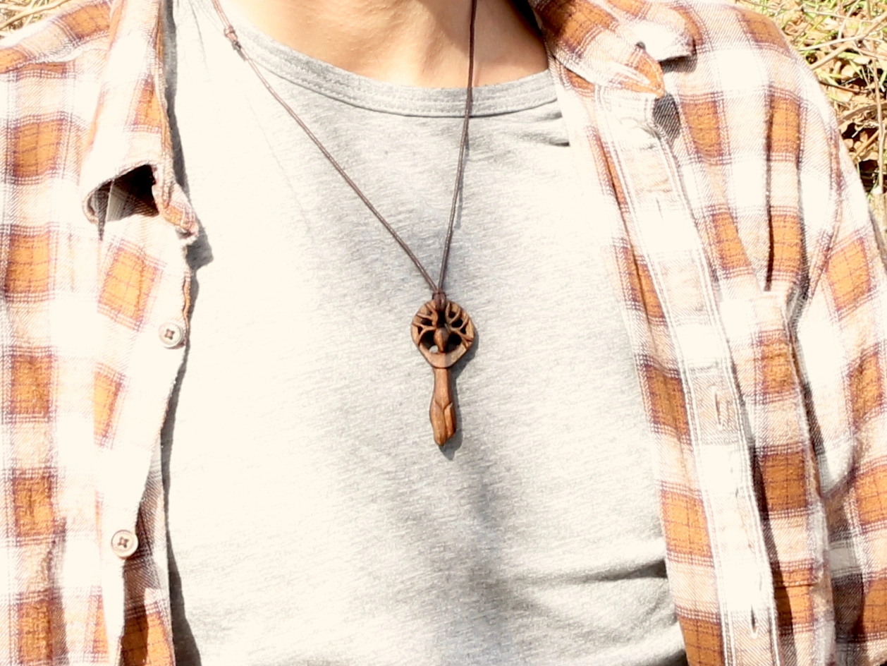 Geschnitzter Cernunnos aus Olivenholz • Talisman & Holzschmuck für Männer – Bild 5