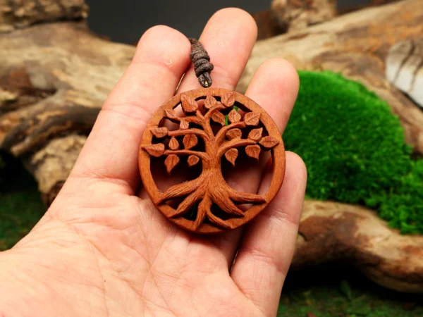 Handgeschnitzter Lebensbaum Kette • Yggdrasil Lebensbaum Anhänger als Schmuck mit Bedeutung