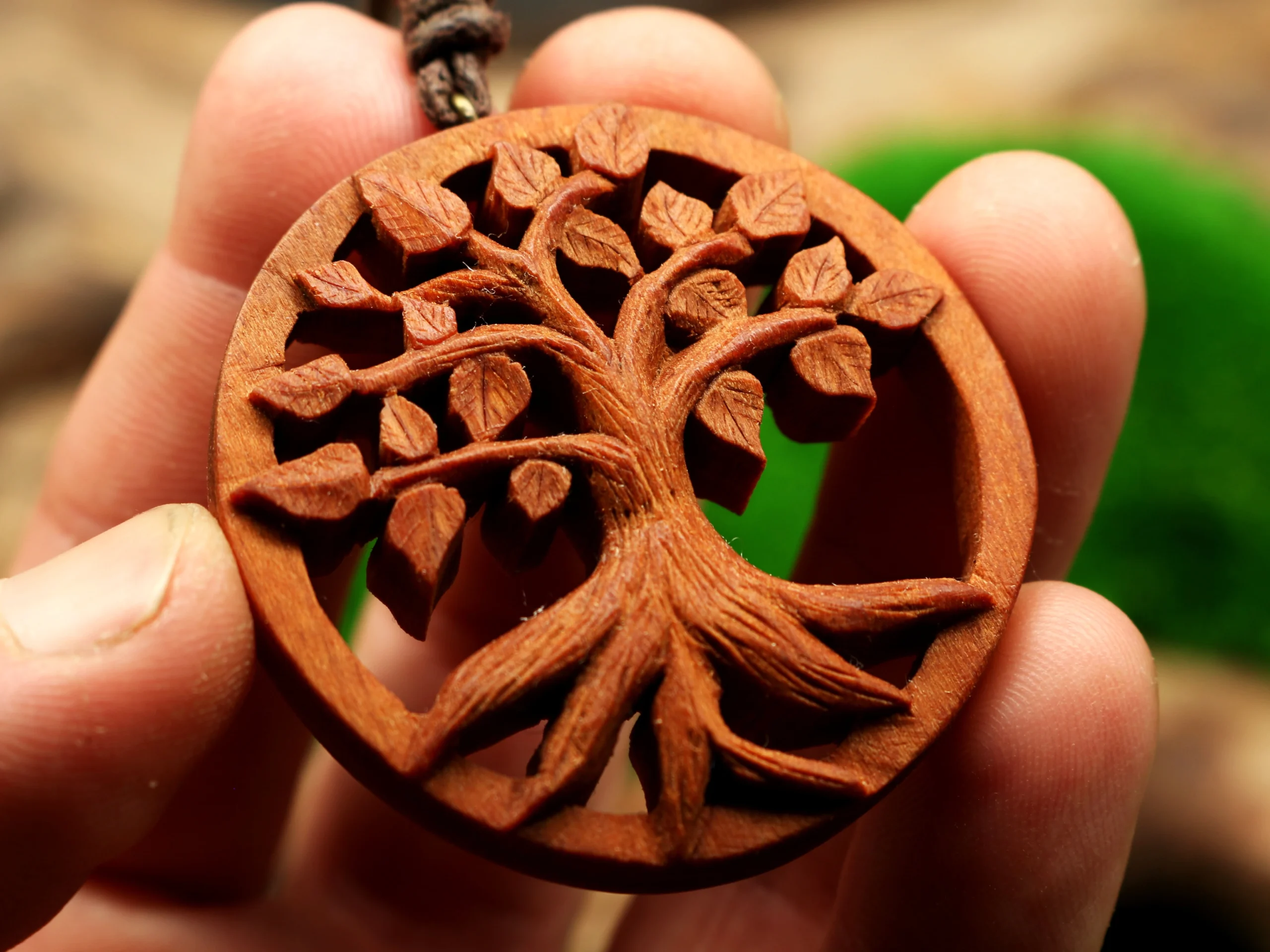 Handgeschnitzter Lebensbaum Kette • Yggdrasil Lebensbaum Anhänger als Schmuck mit Bedeutung – Bild 2