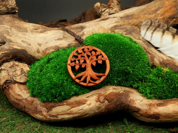 Handgeschnitzter Lebensbaum Kette • Yggdrasil Lebensbaum Anhänger als Schmuck mit Bedeutung