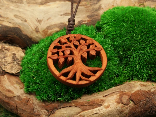 Handgeschnitzter Lebensbaum Kette • Yggdrasil Lebensbaum Anhänger als Schmuck mit Bedeutung