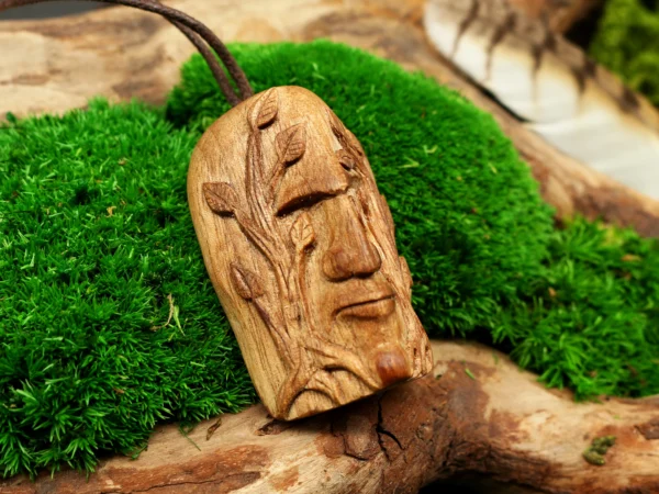Waldgeist Holzgesicht • Talisman Kette aus Holz • Grüner Mann als Naturschmuck • Glücksbringer für Männer • Geschenk für Naturverbundene