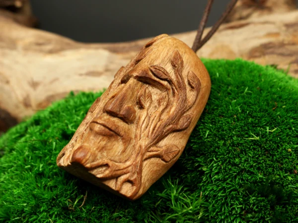 Waldgeist Holzgesicht • Talisman Kette aus Holz • Grüner Mann als Naturschmuck • Glücksbringer für Männer • Geschenk für Naturverbundene