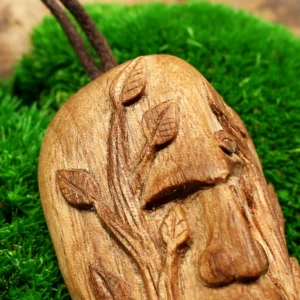 Waldgeist Holzgesicht • Talisman Kette aus Holz • Grüner Mann als Naturschmuck • Glücksbringer für Männer • Geschenk für Naturverbundene – Bild 8