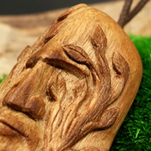 Waldgeist Holzgesicht • Talisman Kette aus Holz • Grüner Mann als Naturschmuck • Glücksbringer für Männer • Geschenk für Naturverbundene – Bild 7