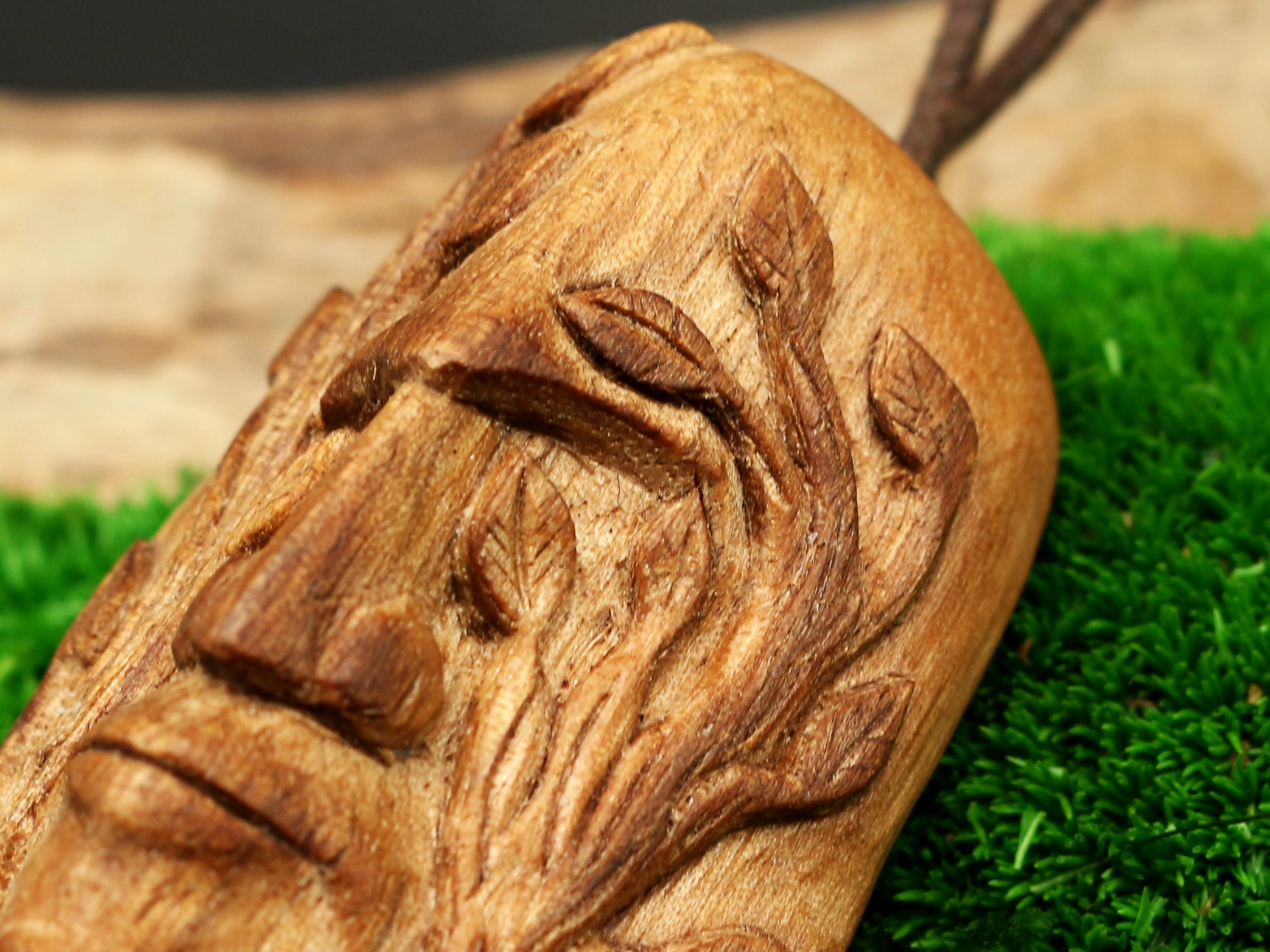 Waldgeist Holzgesicht • Talisman Kette aus Holz • Grüner Mann als Naturschmuck • Glücksbringer für Männer • Geschenk für Naturverbundene – Bild 7